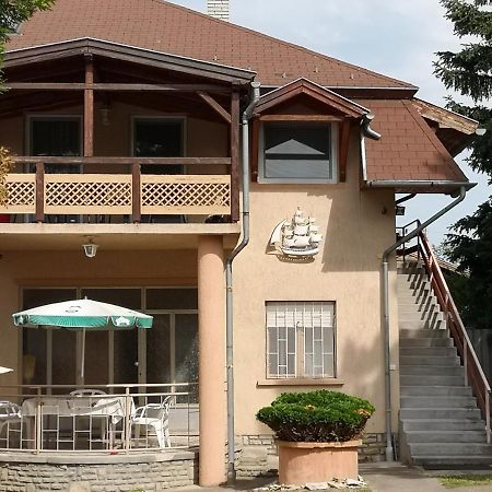 Vitorlas Apartmanhaz Siófok Buitenkant foto