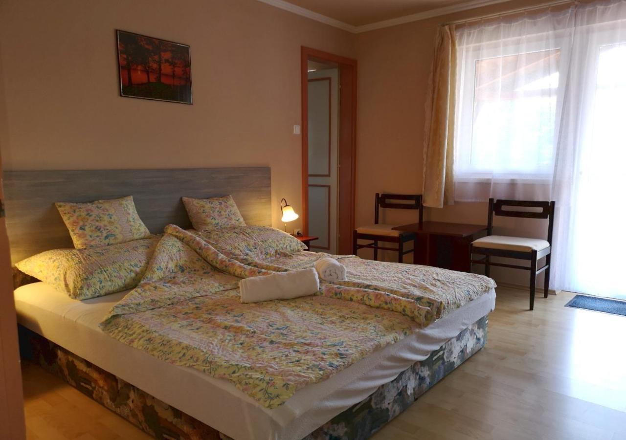 Vitorlas Apartmanhaz Siófok Buitenkant foto
