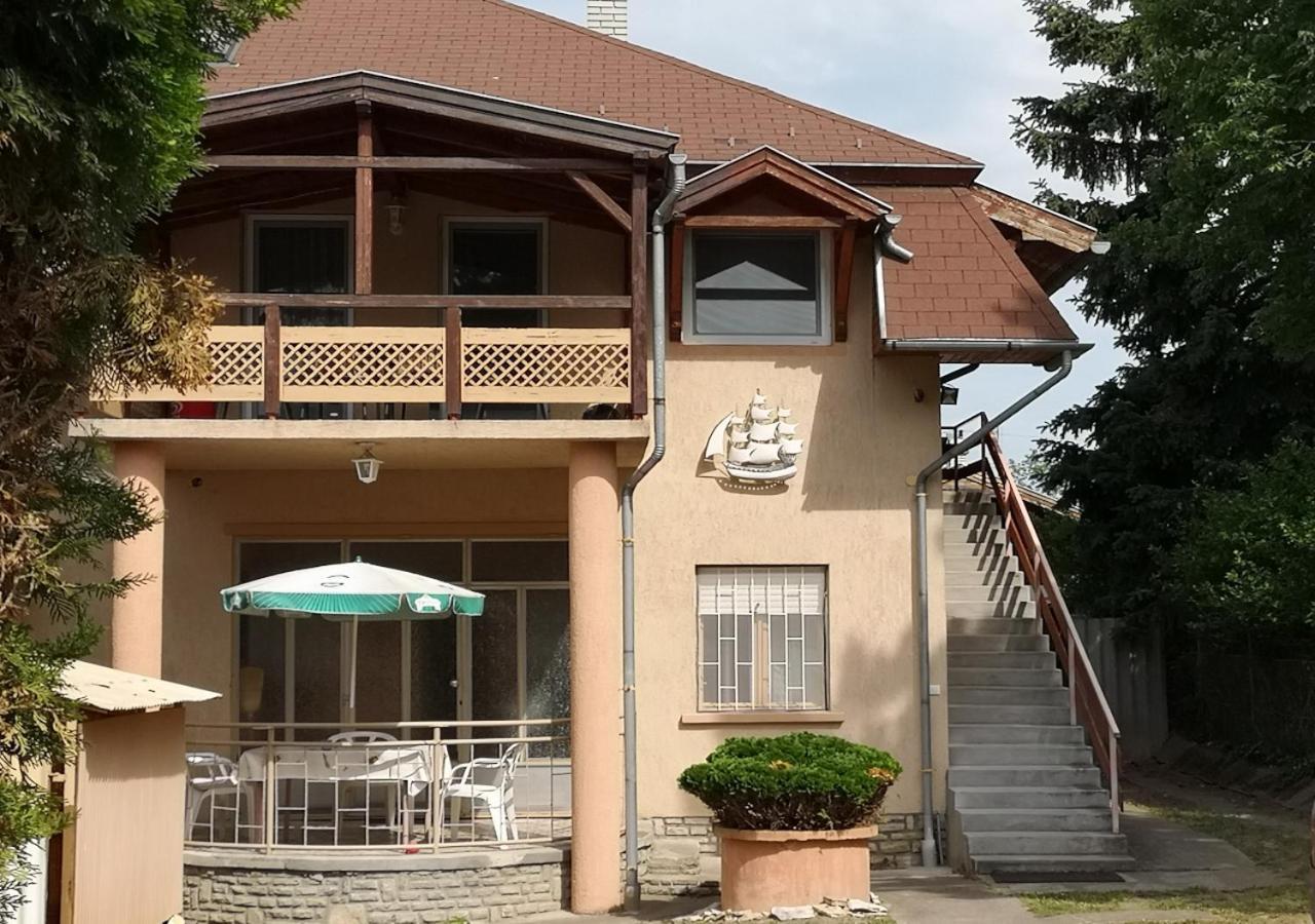 Vitorlas Apartmanhaz Siófok Buitenkant foto