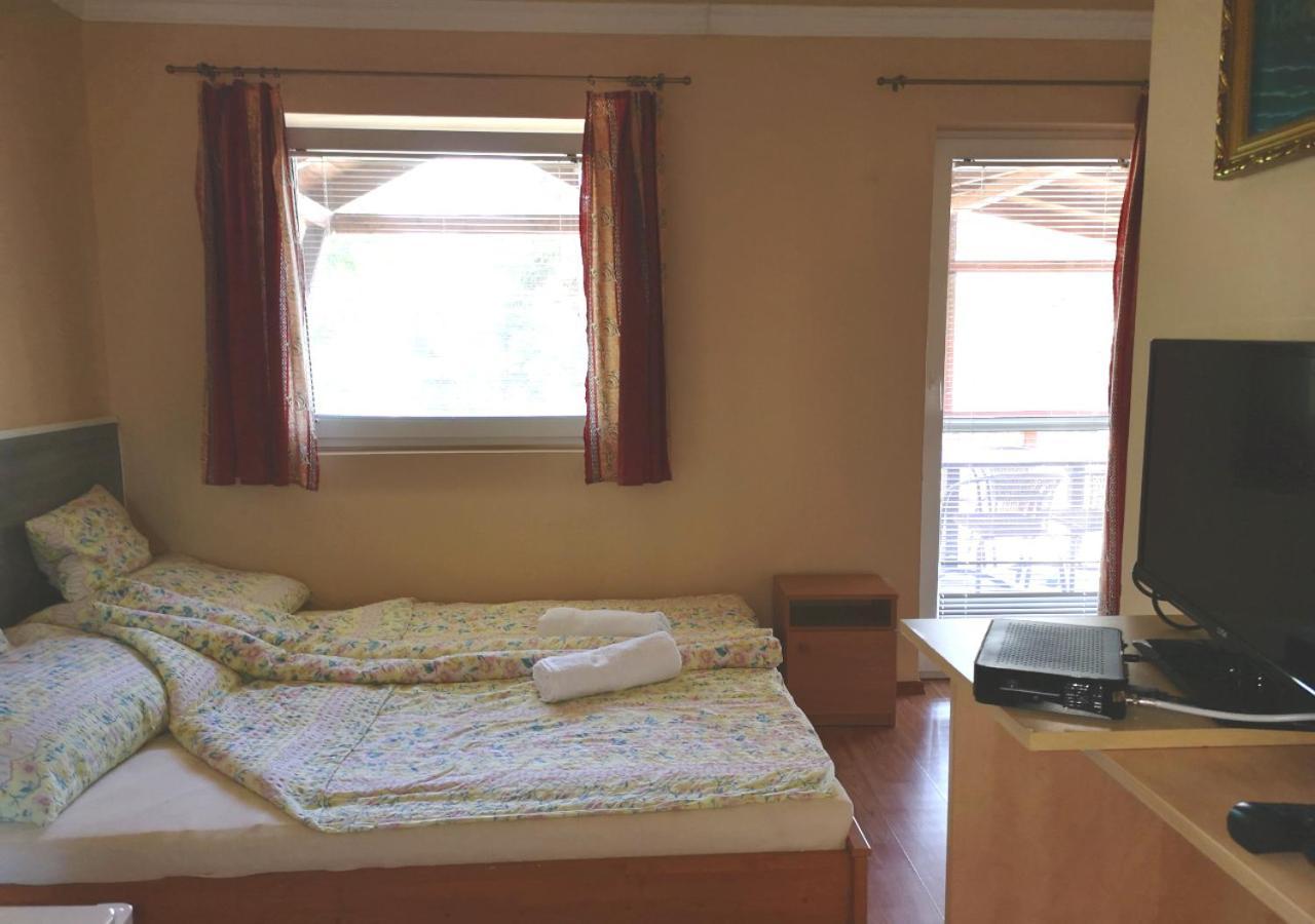 Vitorlas Apartmanhaz Siófok Buitenkant foto