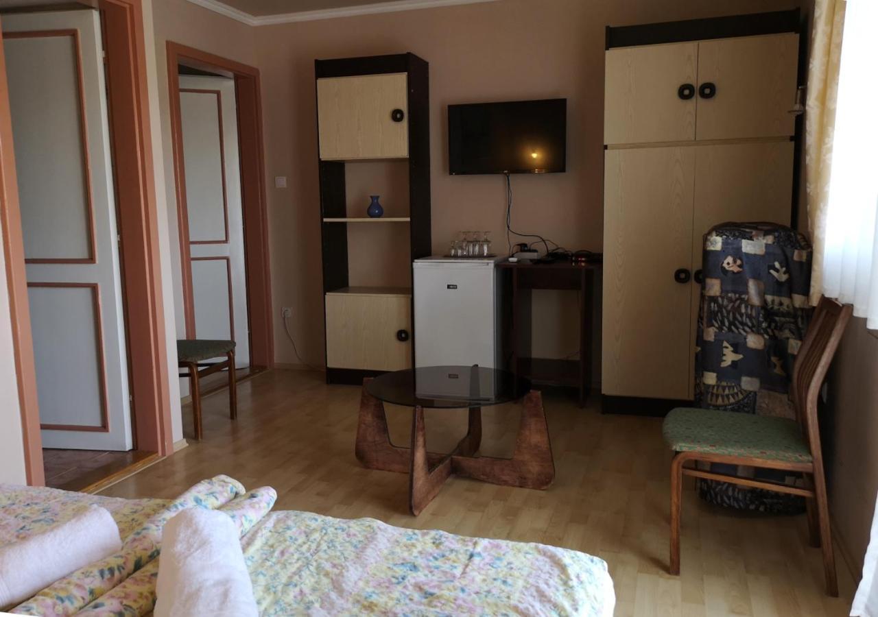 Vitorlas Apartmanhaz Siófok Buitenkant foto
