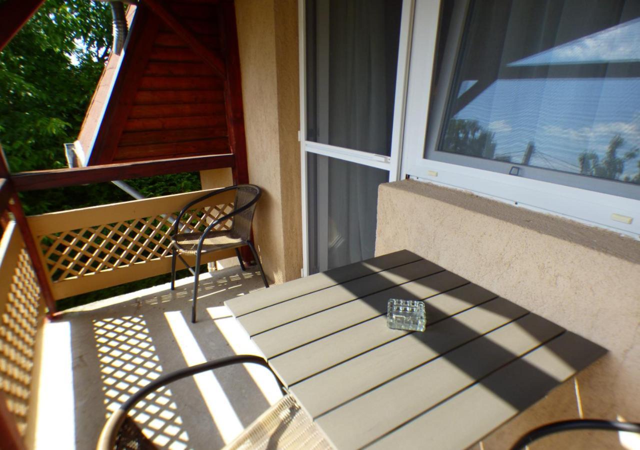 Vitorlas Apartmanhaz Siófok Buitenkant foto