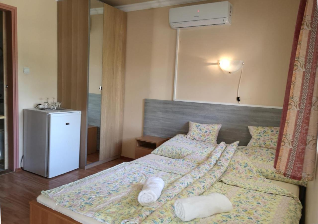 Vitorlas Apartmanhaz Siófok Buitenkant foto