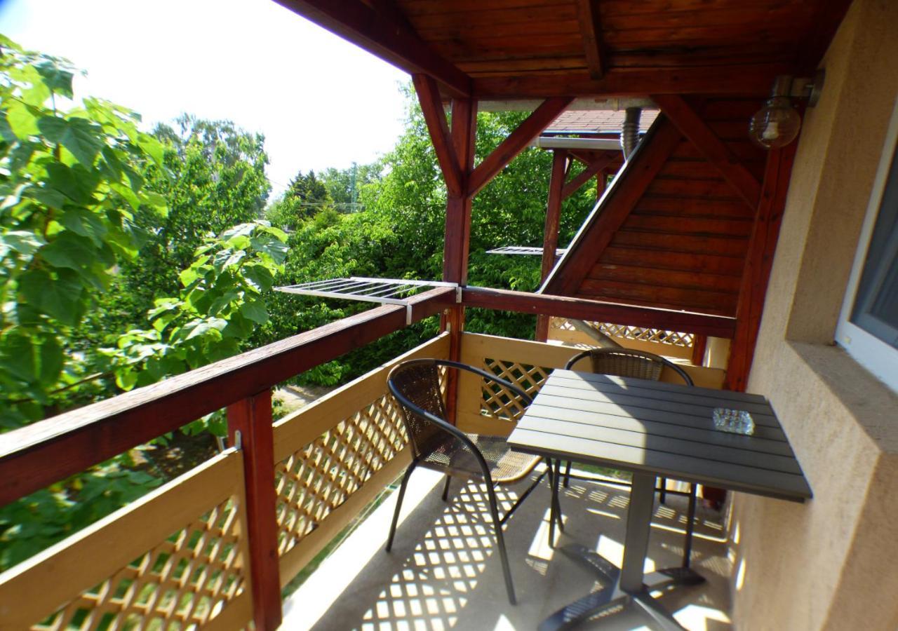 Vitorlas Apartmanhaz Siófok Buitenkant foto